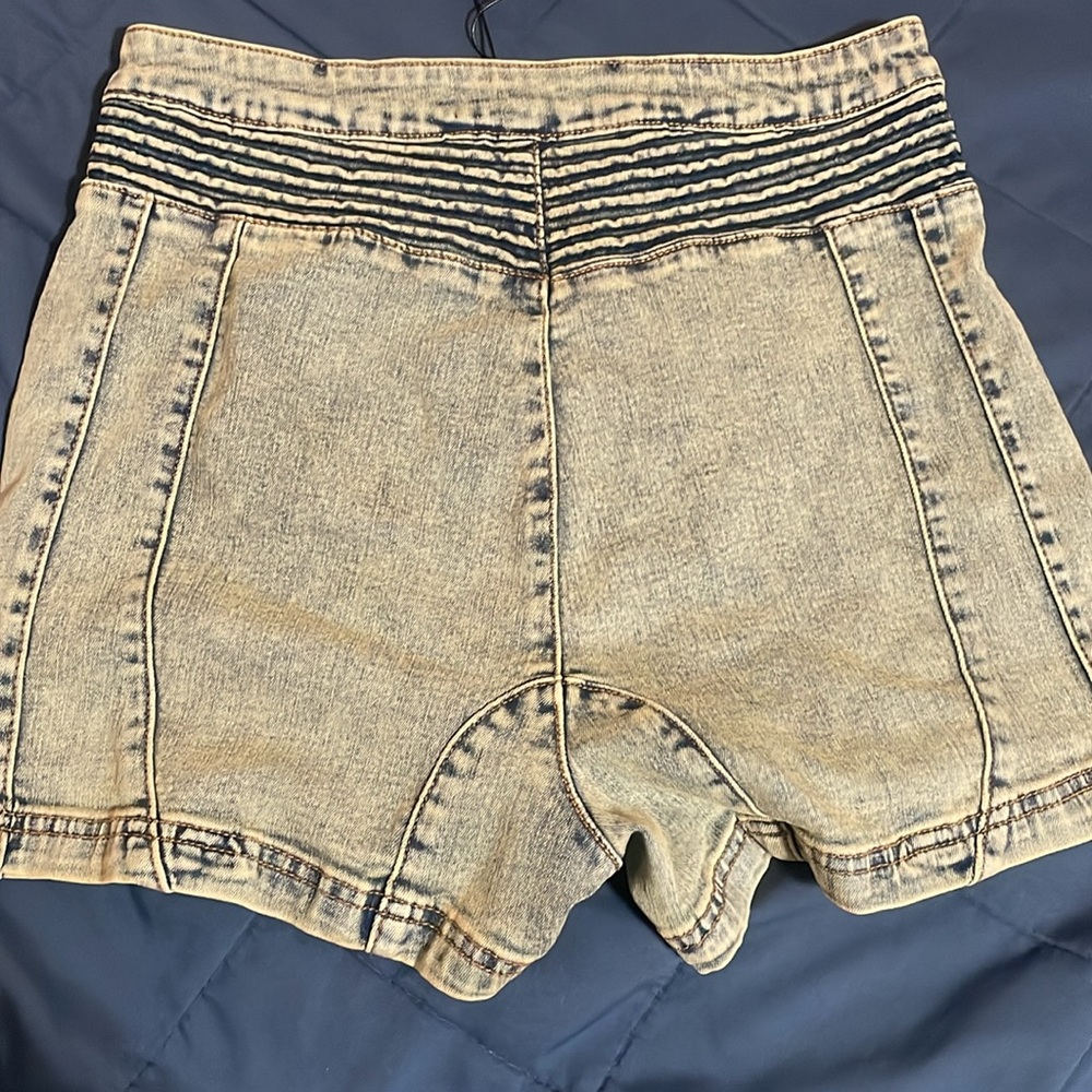FASHION NOVA SHORTS 11 - Picture 3 of 3